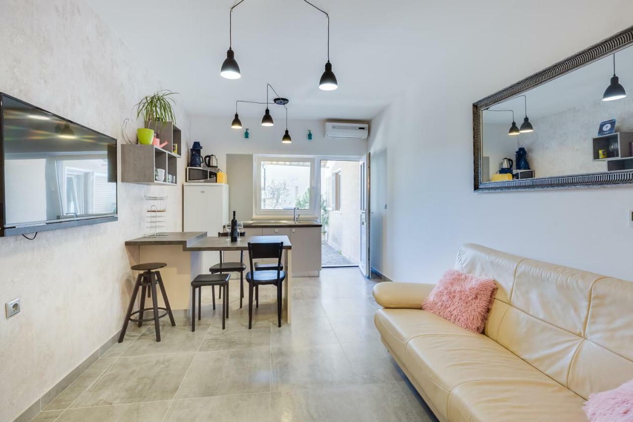 Apartments Karla & Marija Petrcane Eksteriør bilde